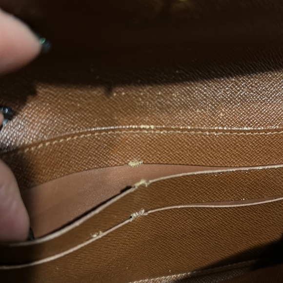 Luis Vuitton Monogram Wallet. - Picture 8 of 17